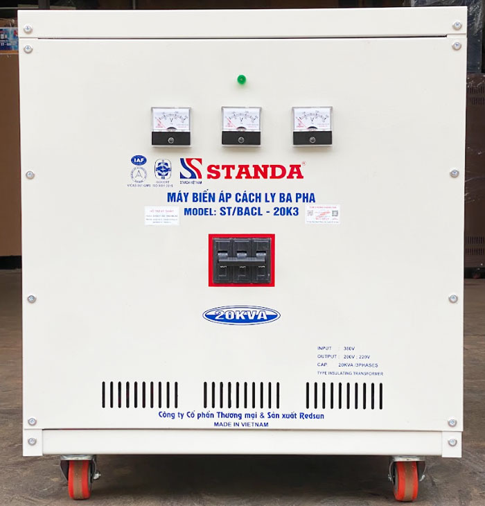 Biến áp cách ly Standa 20KVA 3 pha điện áp 380V-220V dây đồng mặt trước máy 