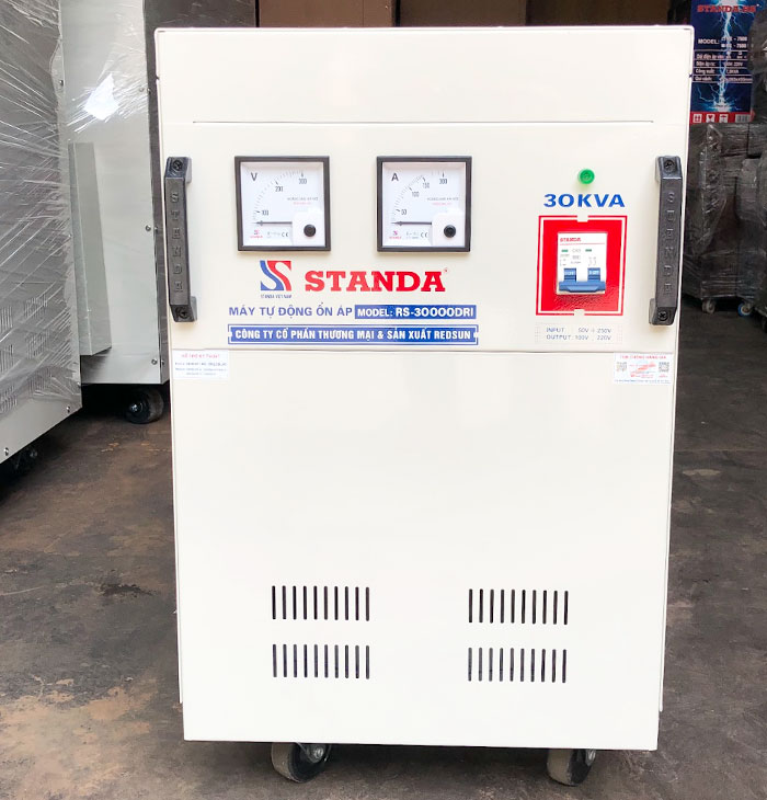 ổn áp Standa 30KVA dải 50V -250V mặt trước máy 