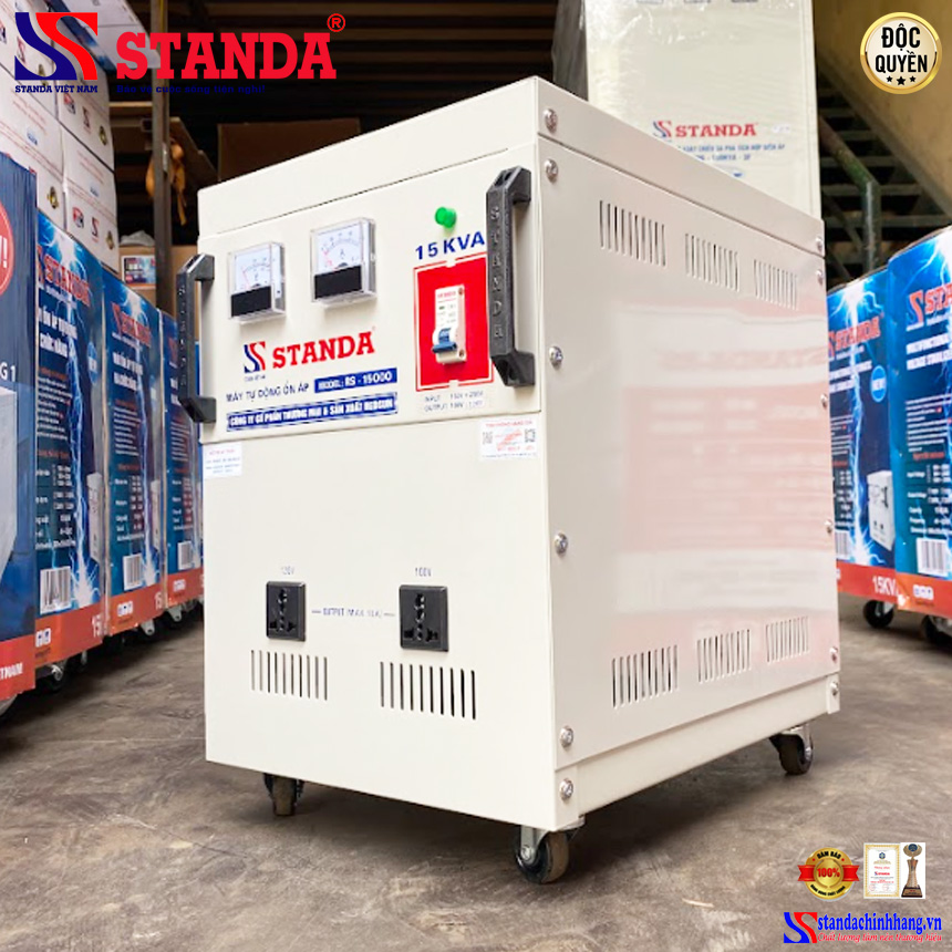 ảnh máy ổn áp STANDA 15KVA điện áp 150V -250V điện áp ra 120V -100V siêu bền bỉ mặt nghiêng của máy 