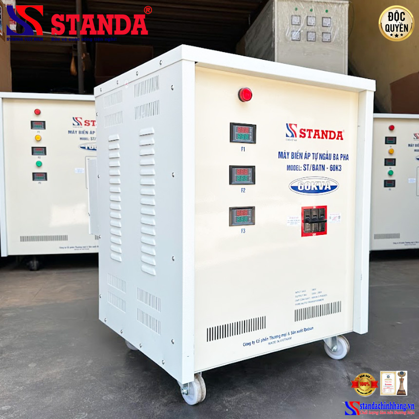 máy biến áp tự ngẫu Standa 60KVA điện áp 380V-220V-200V mặt nghiêng của máy 