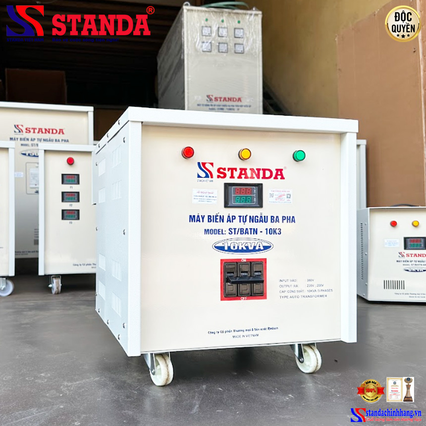 máy biến áp tự ngẫu Standa 10KVA điện áp 380V-220V-200V mặt nghiêng của máy 