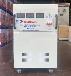 ảnh máy biến áp tự ngẫu đồng hồ điện từ 30KVA mặt trước của máy