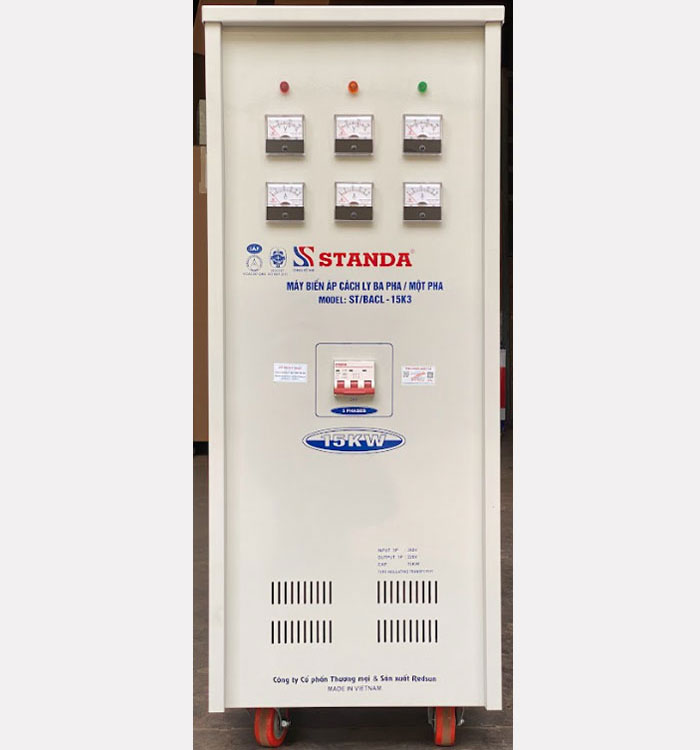 ảnh máy biến áp cách ly Standa 15KVA 3 pha ra 1 pha mặt trước máy 