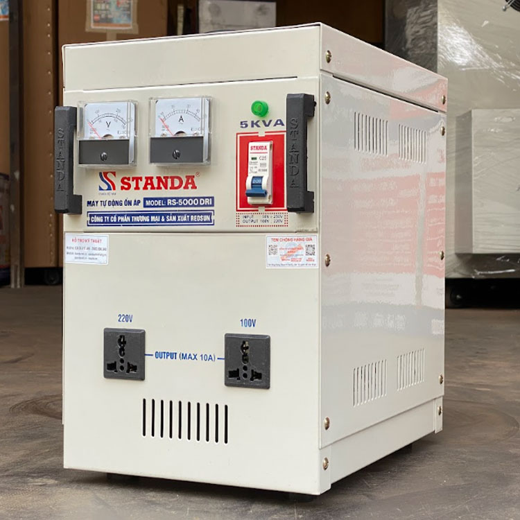 Ảnh máy tự động ổn áp Standa mặt nghiêng của máy 220V-110V đổi nguồn thiết bị điện